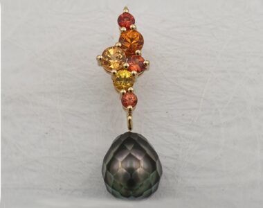 Boucles D'oreilles Saphirs Orange Grenats Spessartite Et Perles De Tahiti Facétées